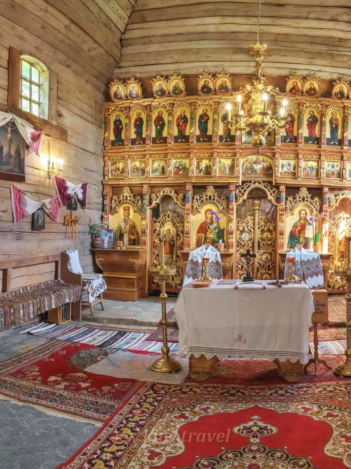 Excursiones en Ucrania en Kiev Museo de los Cárpatos de Pirogovo Iglesia de la Santa Cubierta 