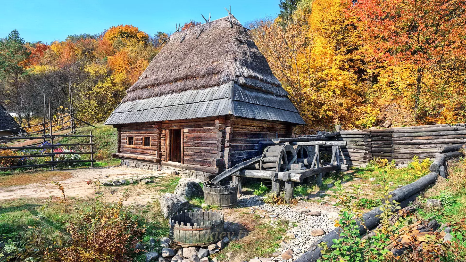 Wycieczki na Ukrainie w Kijowie Muzeum Pirohovo Karpaty młyn we wsi Pelipety