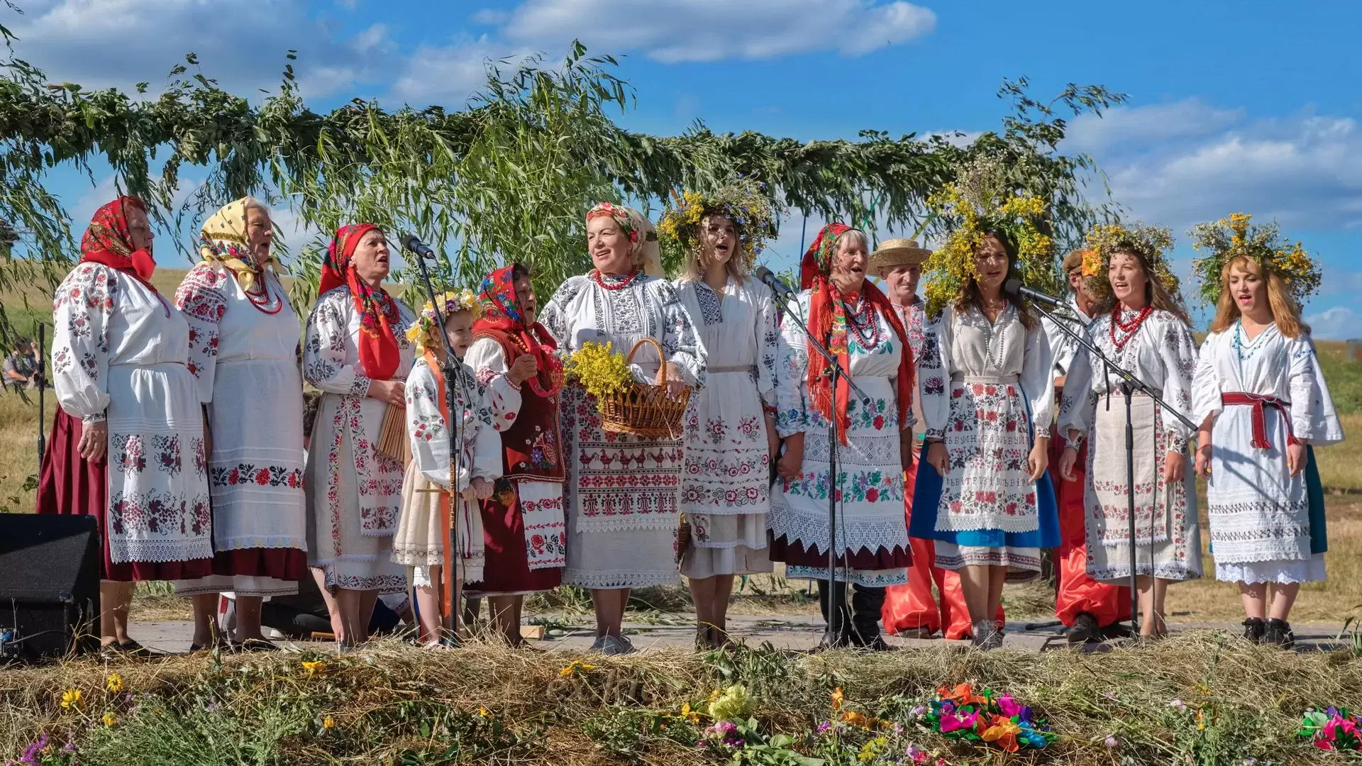 excursions in Ukraine Kiev museum Pirogovo Ukrainian clothes