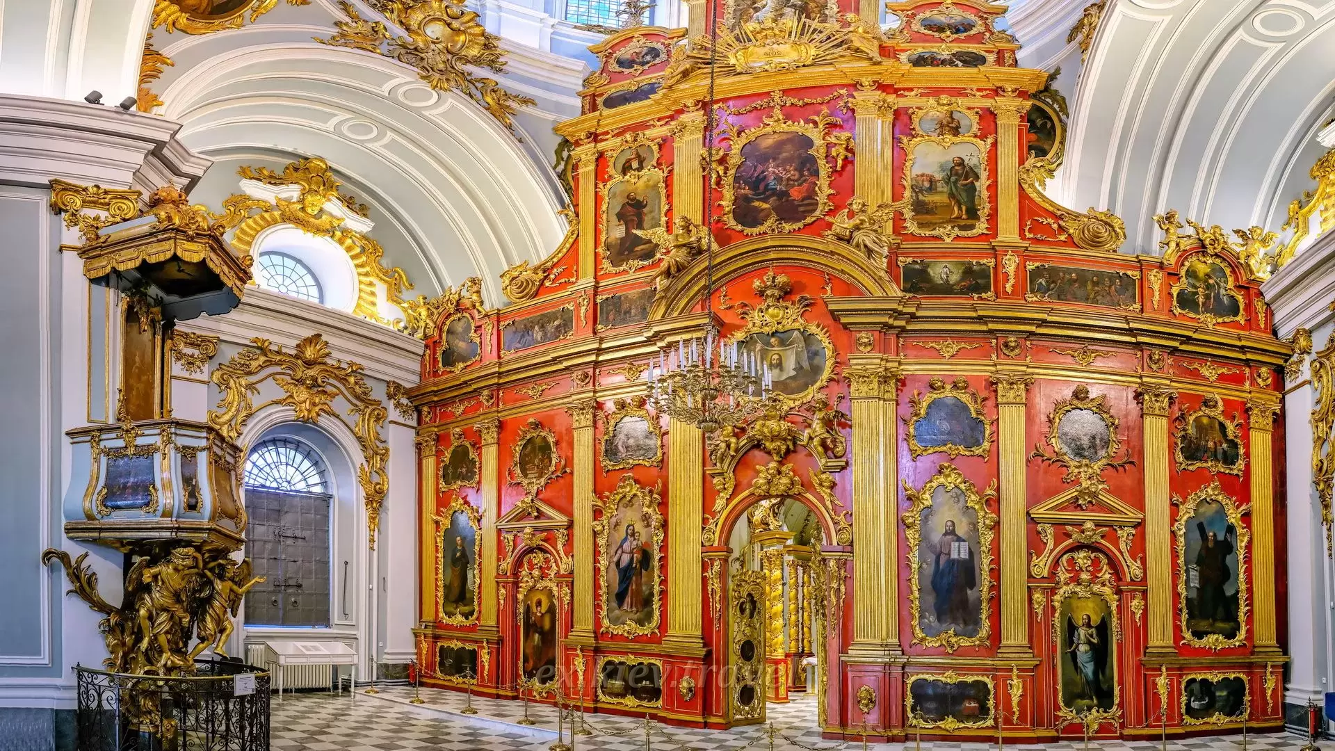 Excursions in Ukraine in the city of Kiev - St. Andrew's Church inside