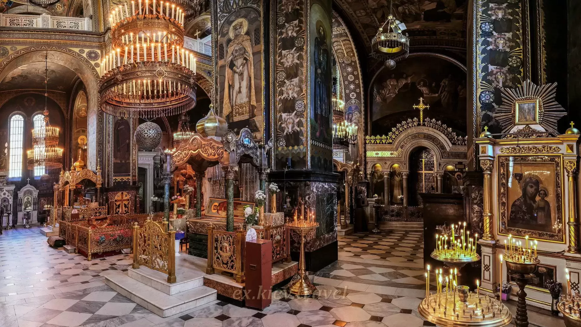 Travel to Ukraine - Excursions in Kiev - Vladimirsky Cathedral inside